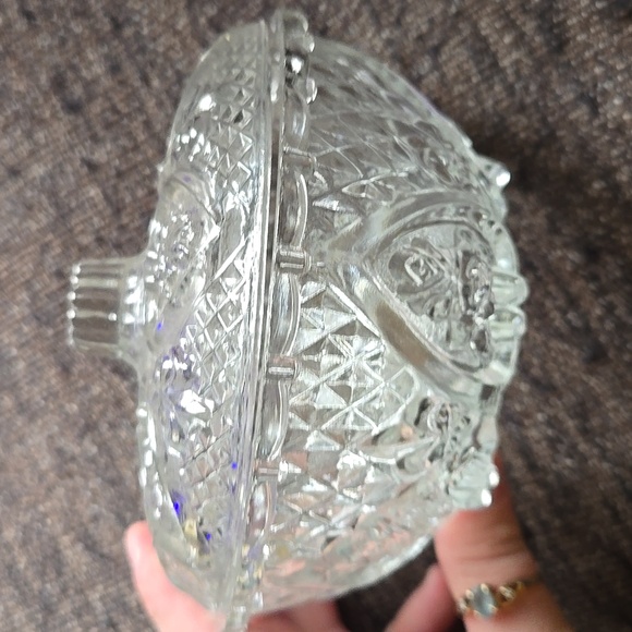 KIG Malasyia Clear Glass Heart And Roses Crystal Patterned Candy Dish w Lid 70s - Picture 8 of 8